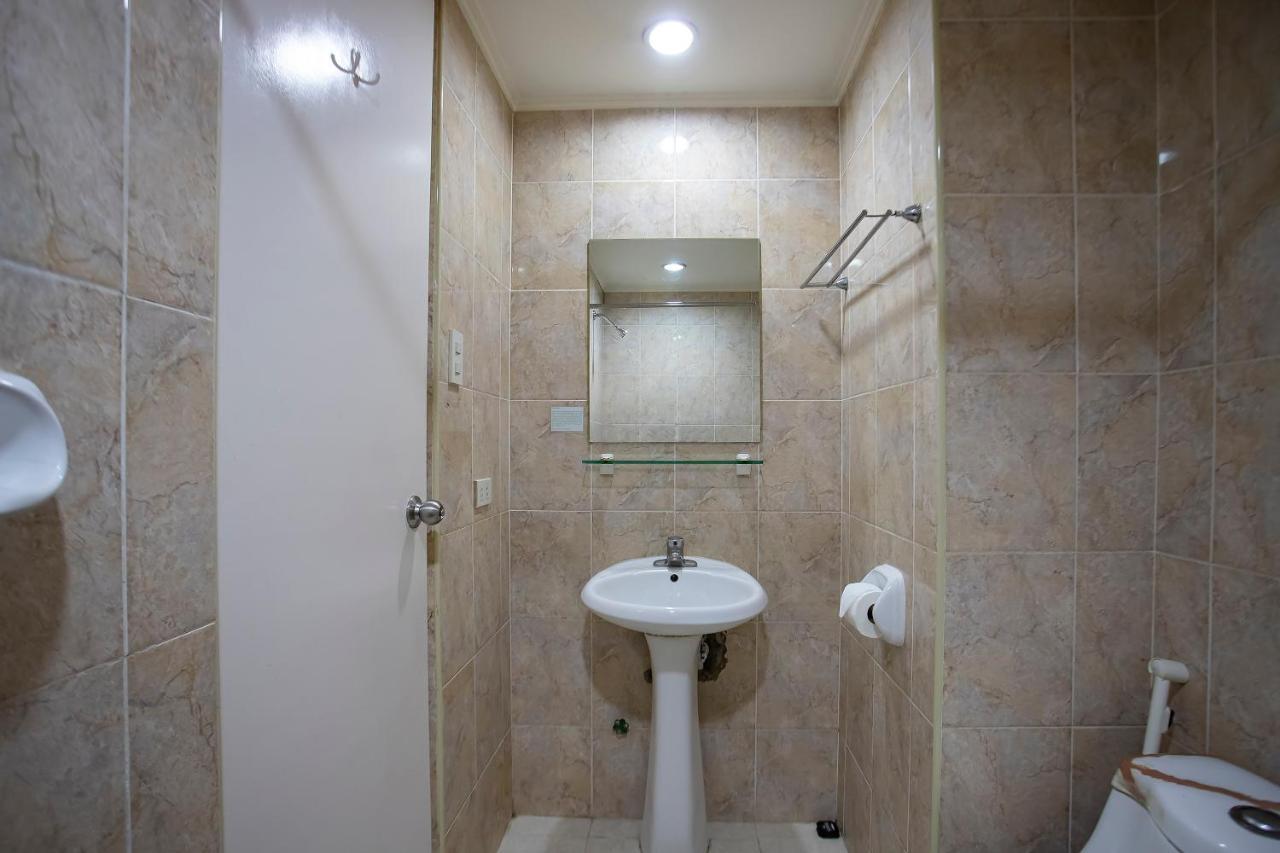 Oyo 821 Connector Hostel Makati City Eksteriør bilde